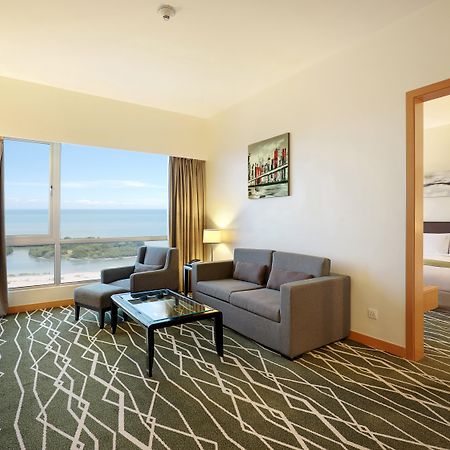Holiday Inn Melaka By Ihg Kültér fotó Suite