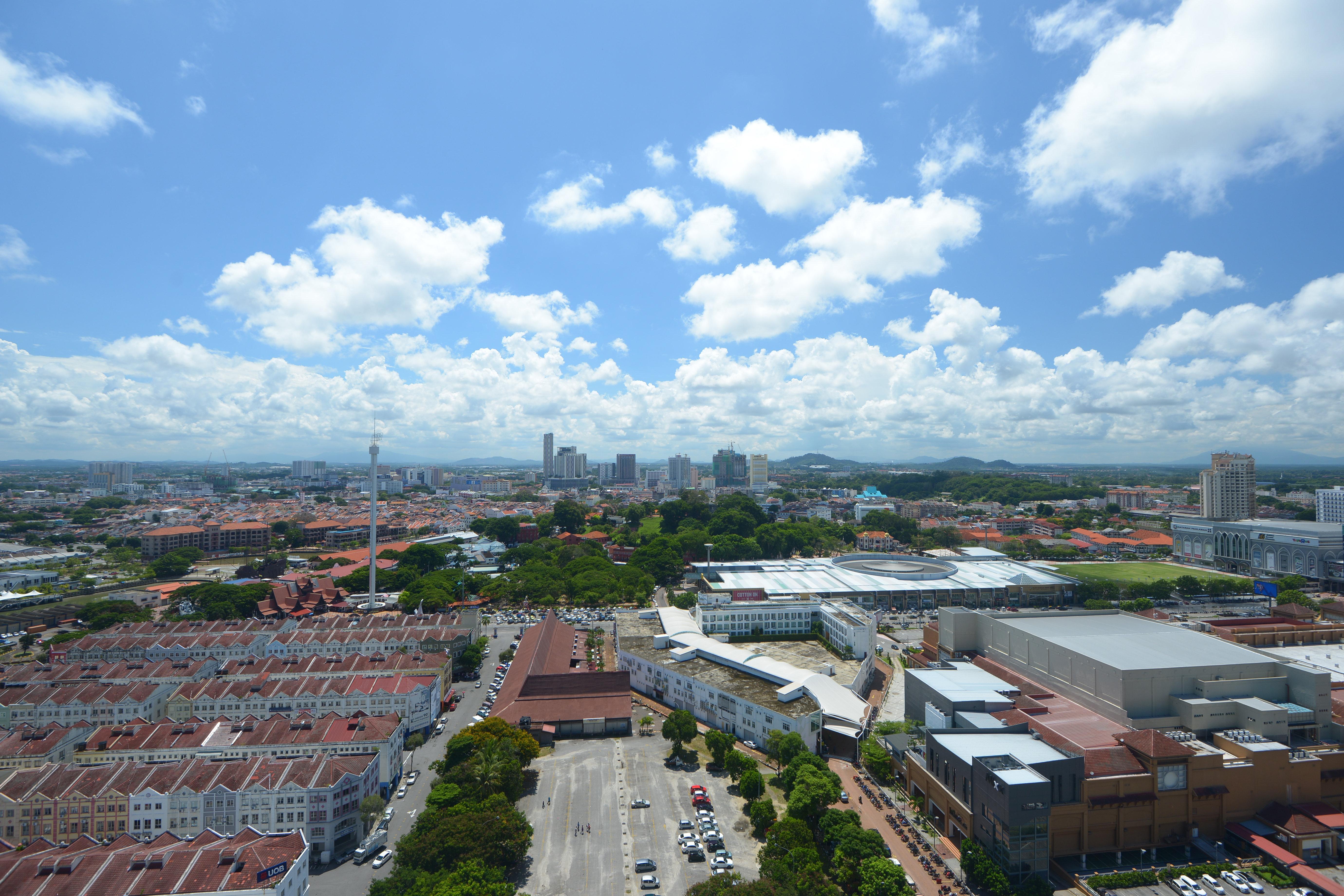 Holiday Inn Melaka By Ihg Kültér fotó Aerial view of the city