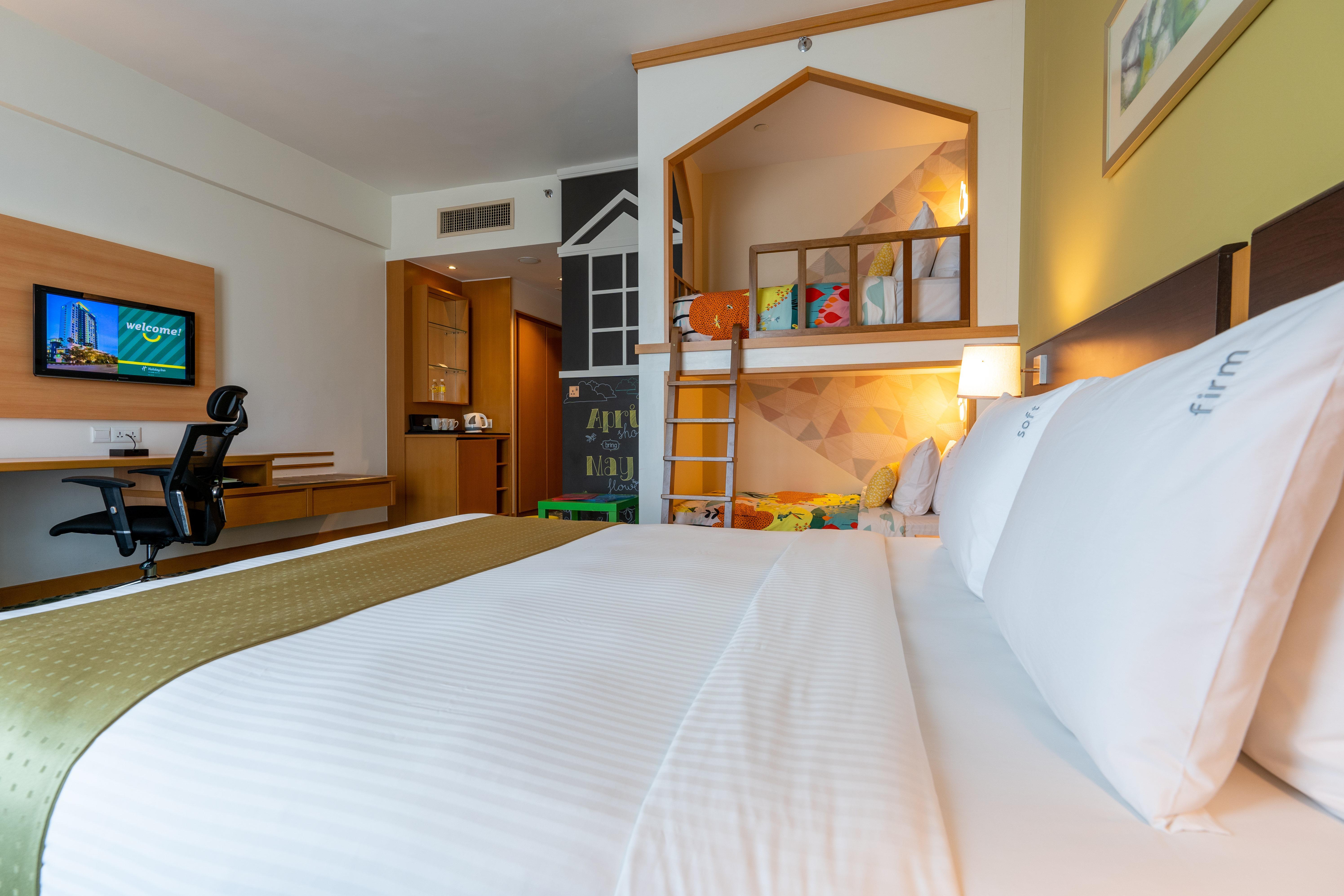 Holiday Inn Melaka By Ihg Kültér fotó Family room