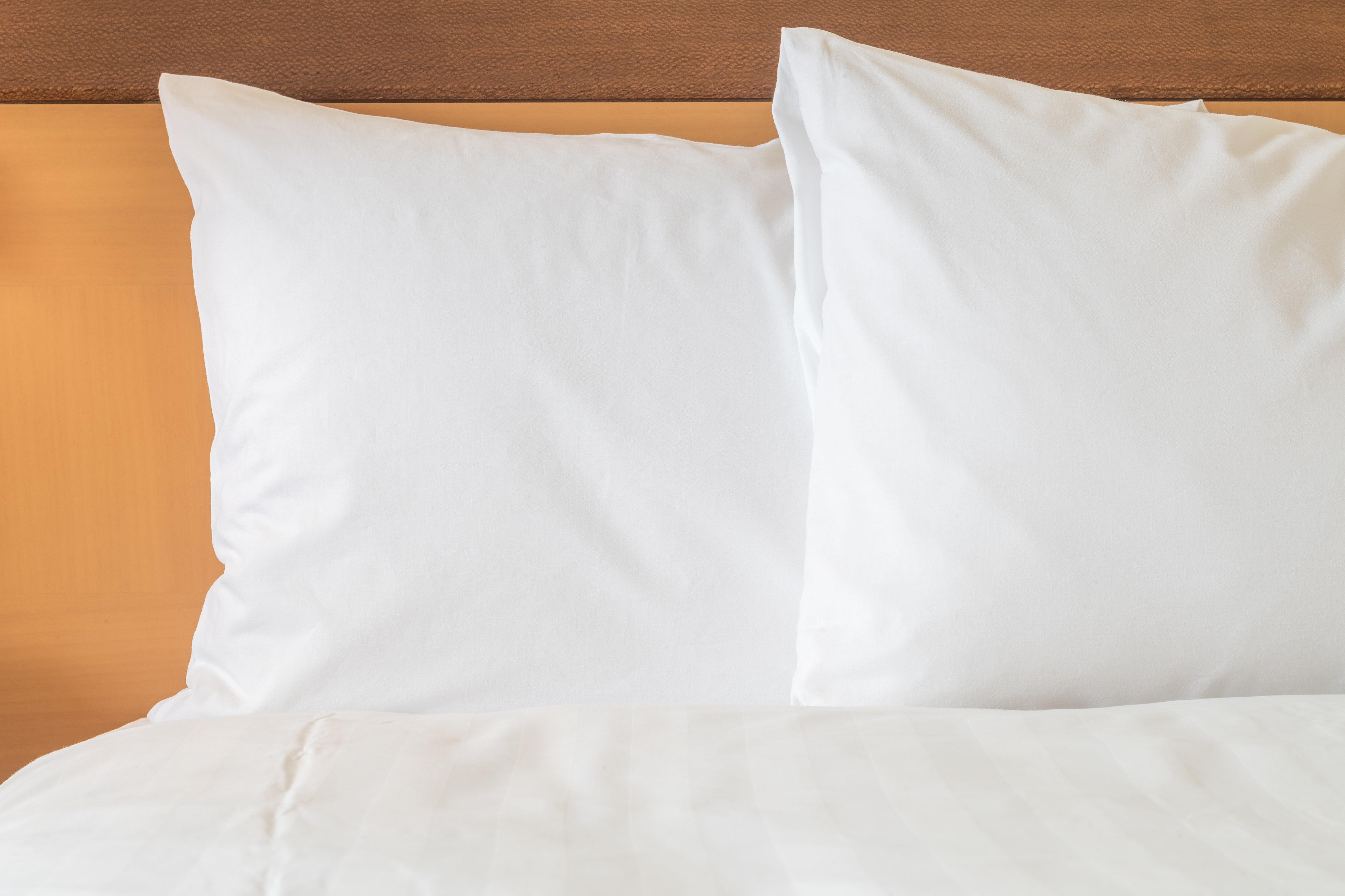 Holiday Inn Melaka By Ihg Kültér fotó Two pillows on a bed