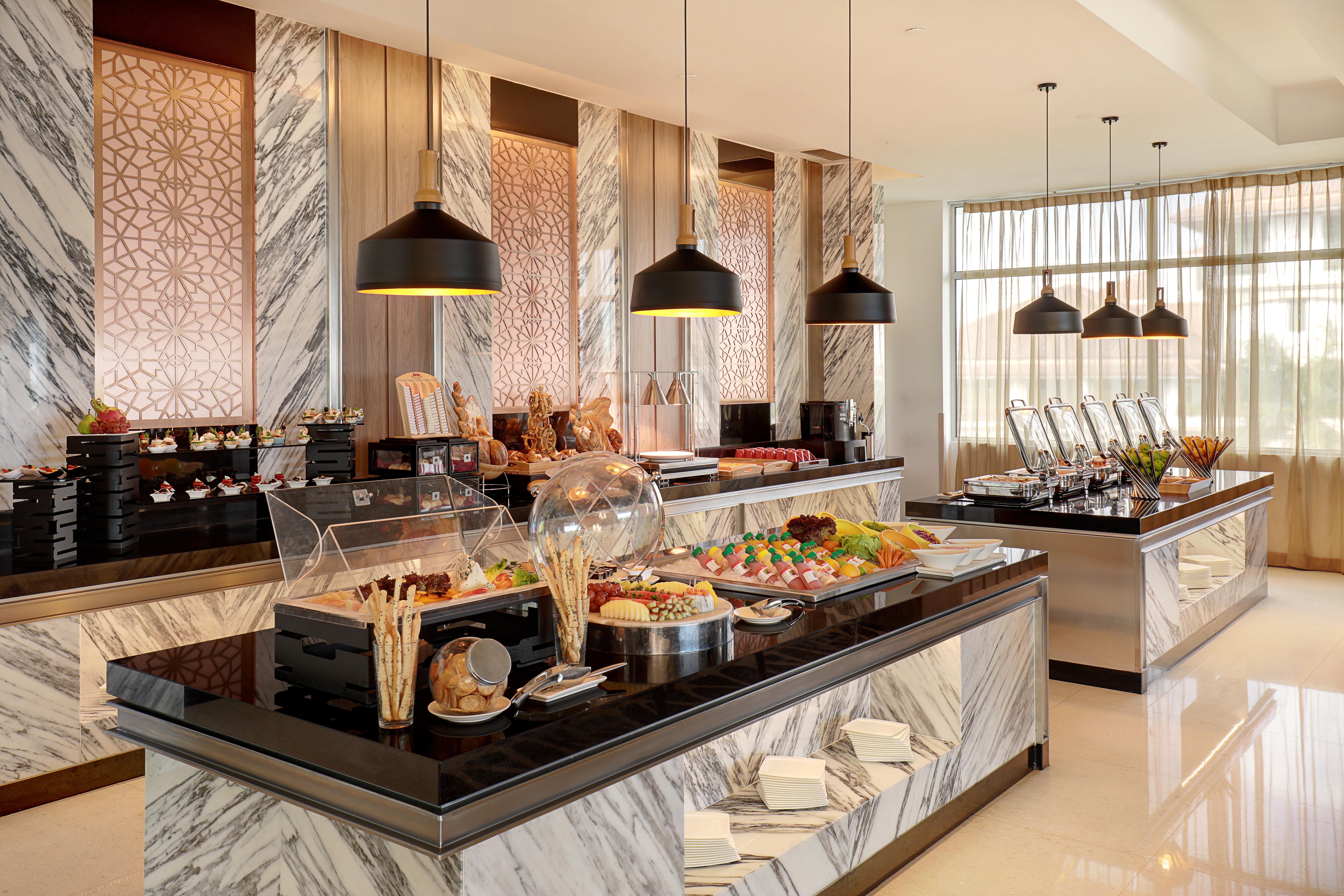 Holiday Inn Melaka By Ihg Kültér fotó The buffet at the hotel